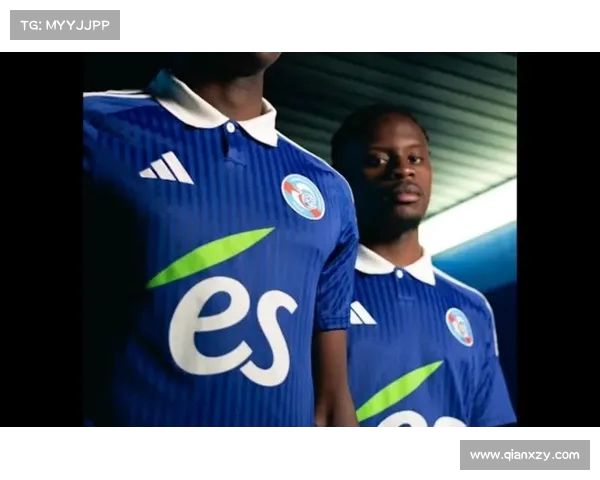 法甲新赛季球衣设计潮流解析与球迷文化的完美结合 法甲新赛季球衣设计潮流解析与球迷文化的完美结合